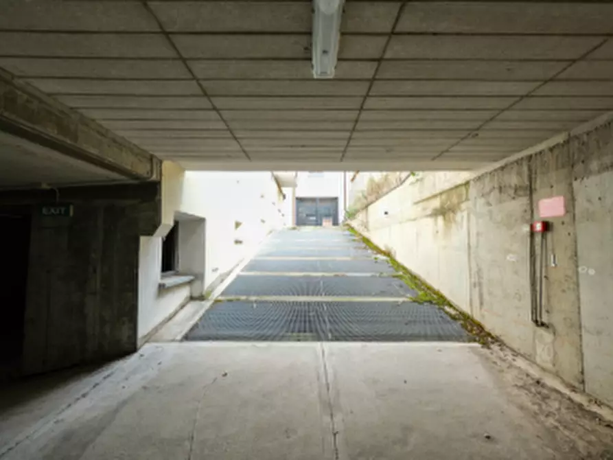Immagine 1 di Garage in vendita  in Via Dante Alighieri a Arluno