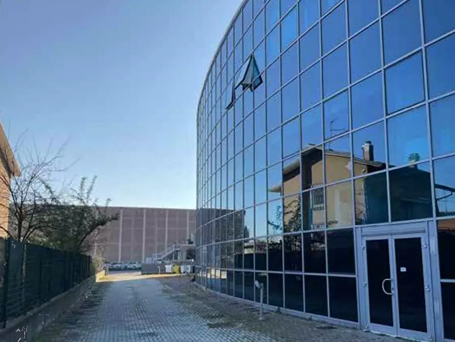 Immagine 3 di Negozio in vendita  in Via Albert Einstein a San Giorgio Di Mantova