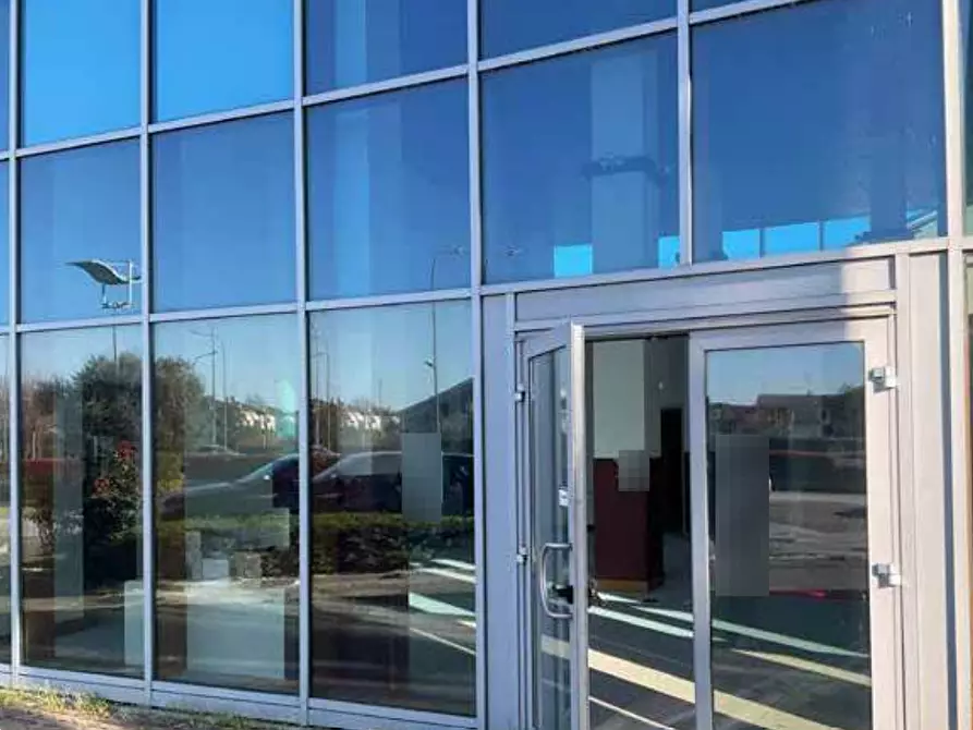 Immagine 8 di Negozio in vendita  in Via Albert Einstein a San Giorgio Di Mantova