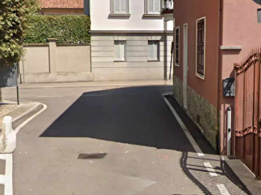 Immagine 10 di Garage in vendita  in Via Dante Alighieri a Arluno