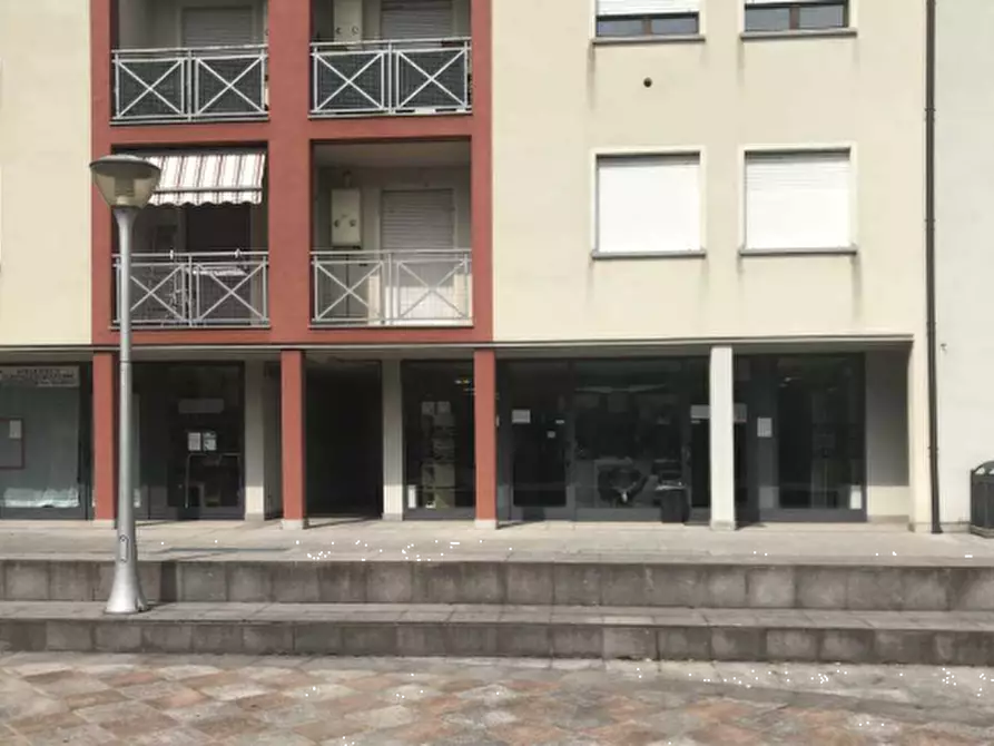Immagine 7 di Negozio in vendita  in Via Milano a Treviglio