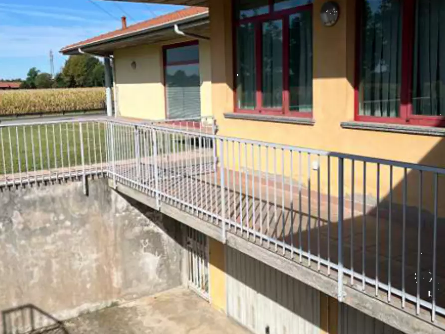 Immagine 3 di Ufficio in vendita  in Via Carabello Poma a Suisio