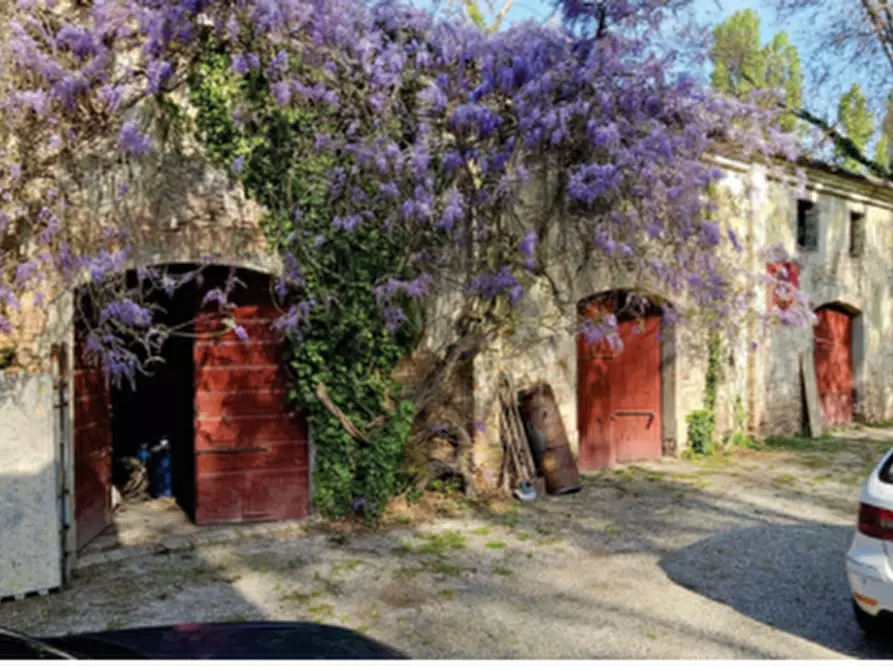 Immagine 1 di Magazzino in vendita  in Via del Capitello a Ferrara