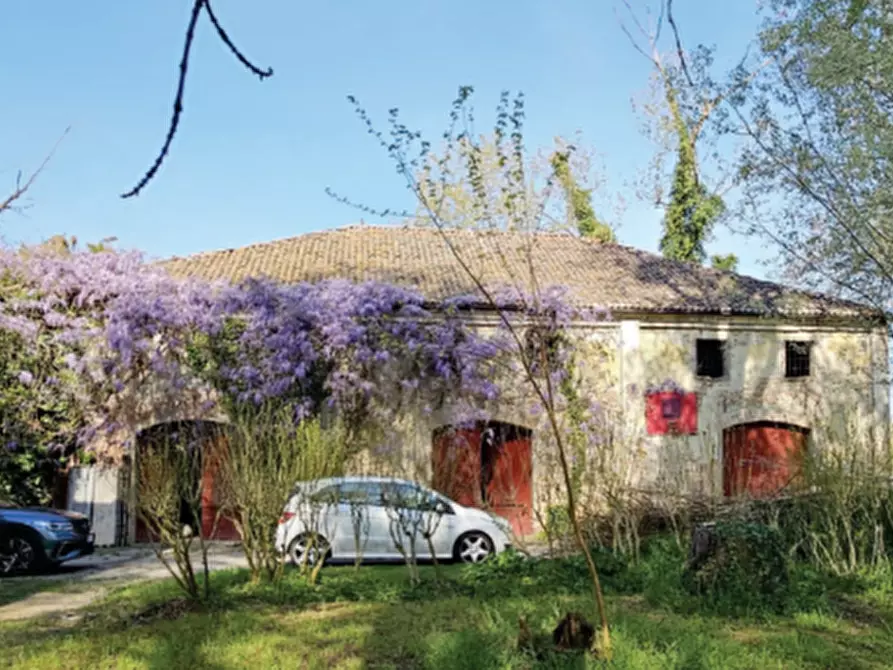 Immagine 2 di Magazzino in vendita  in Via del Capitello a Ferrara