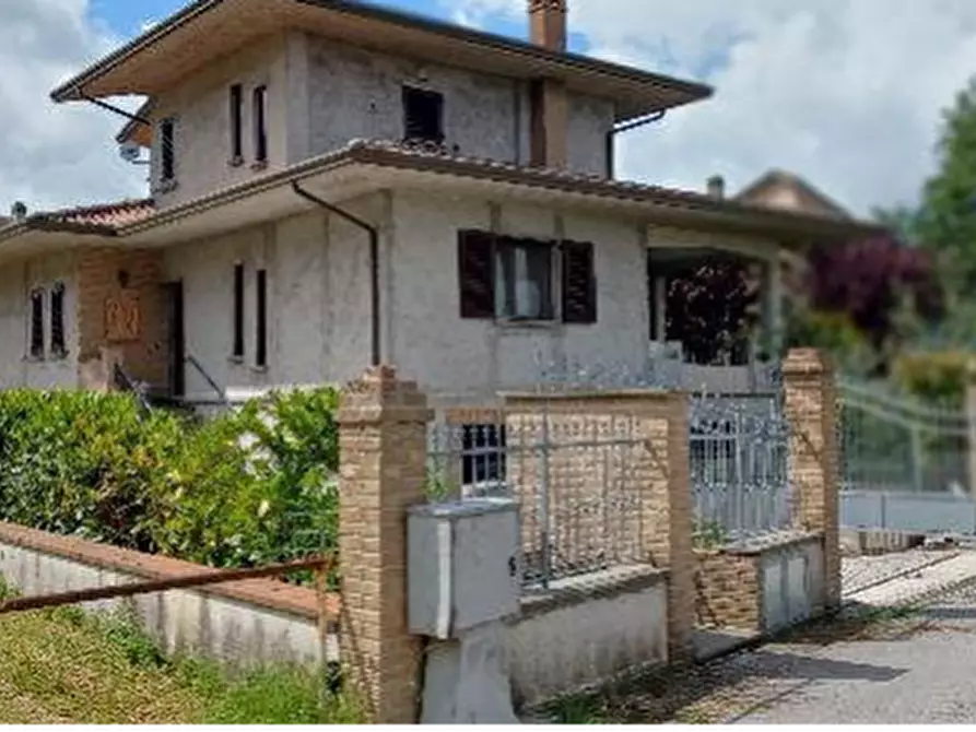 Immagine 16 di Villa in vendita  in Via Ponte delle Cartiere a Perugia