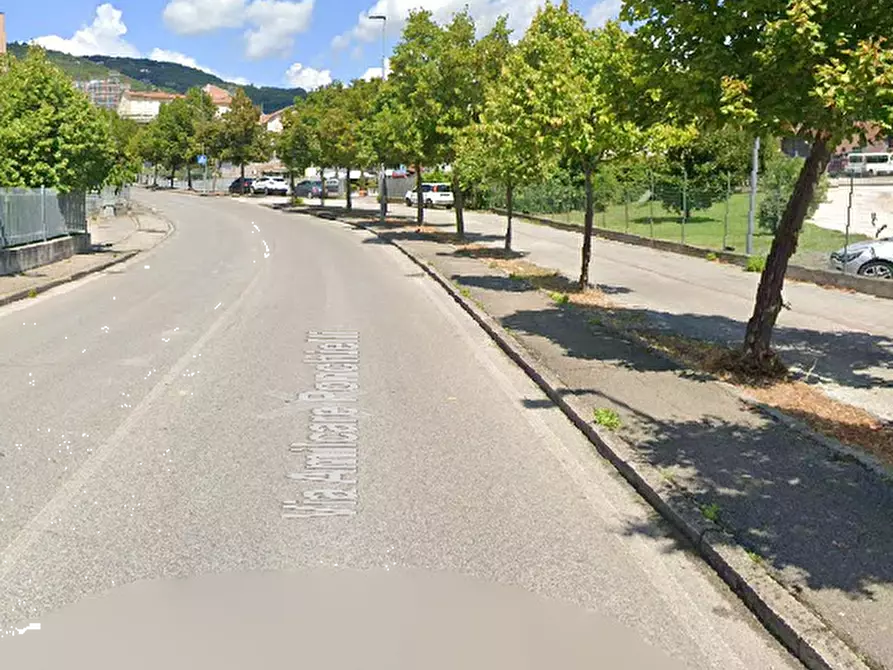 Immagine 4 di Negozio in vendita  in Via Ponchielli a Corciano