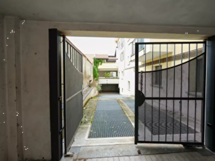 Immagine 3 di Garage in vendita  in Via Dante Alighieri  a Arluno