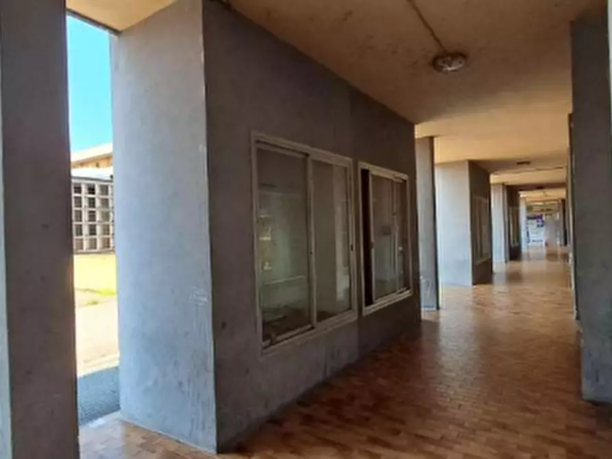 Immagine 4 di Negozio in vendita  in Viale Veneto a Mantova