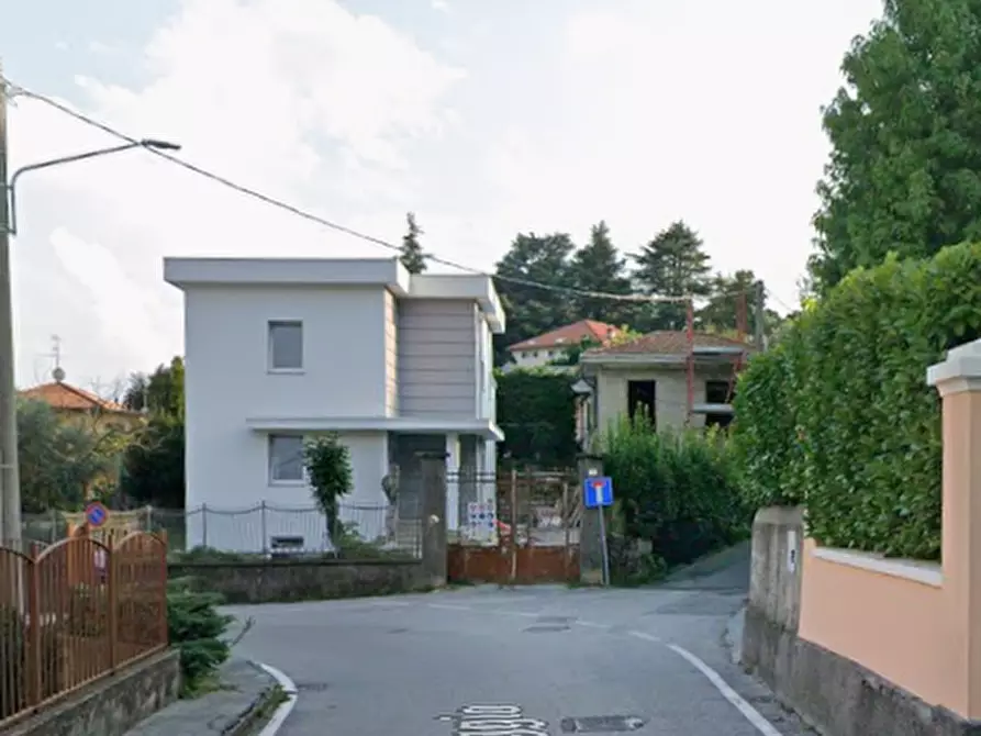 Immagine 8 di Garage in vendita  in Via XXIV Maggio a Erba