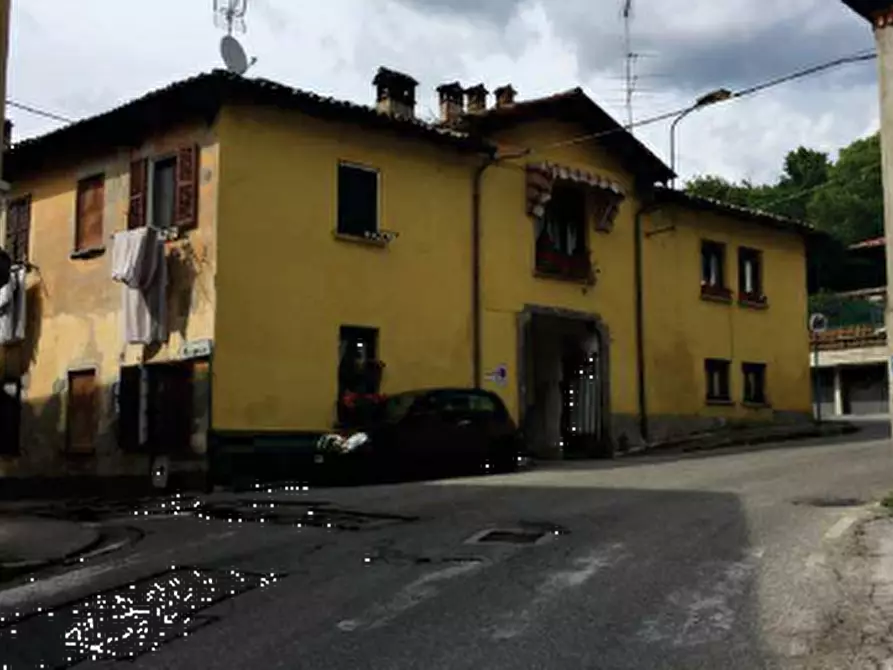 Immagine 5 di Appartamento in vendita  in Via XXIV Maggio a Erba