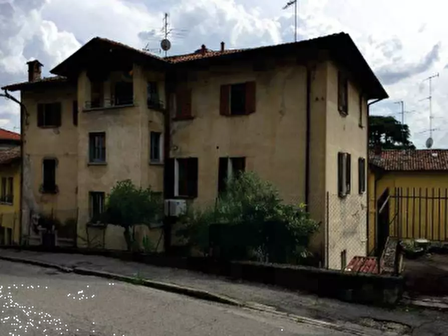 Immagine 6 di Appartamento in vendita  in Via XXIV Maggio a Erba