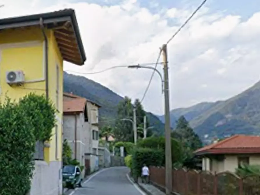 Immagine 9 di Appartamento in vendita  in Via XXIV Maggio a Erba