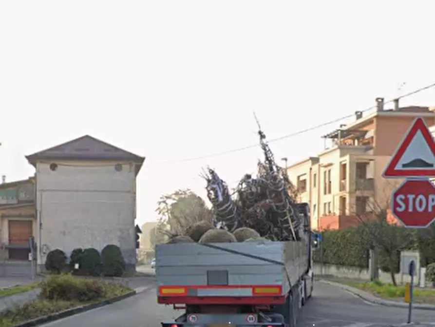 Immagine 13 di Appartamento in vendita  in Via Trieste a Figino Serenza