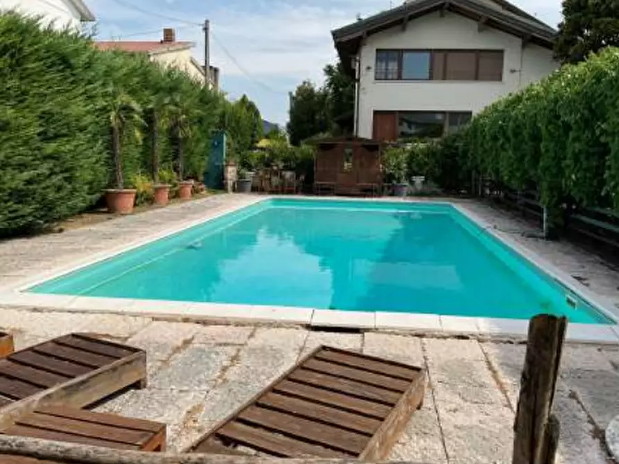 Immagine 9 di Negozio in vendita  in Strada Dosso del Corso a Mantova