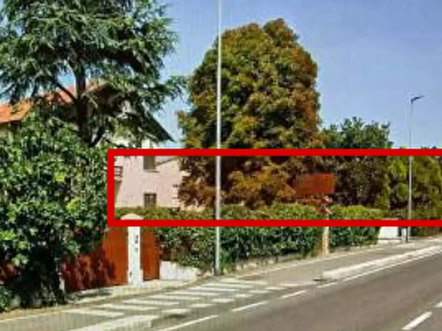 Immagine 12 di Negozio in vendita  in Strada Dosso del Corso a Mantova