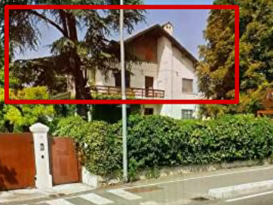 Immagine 15 di Negozio in vendita  in Strada Dosso del Corso a Mantova