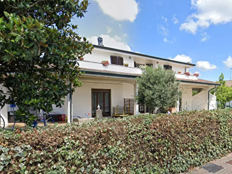 Immagine 3 di Appartamento in vendita  in Via Learco Guerra a Curtatone