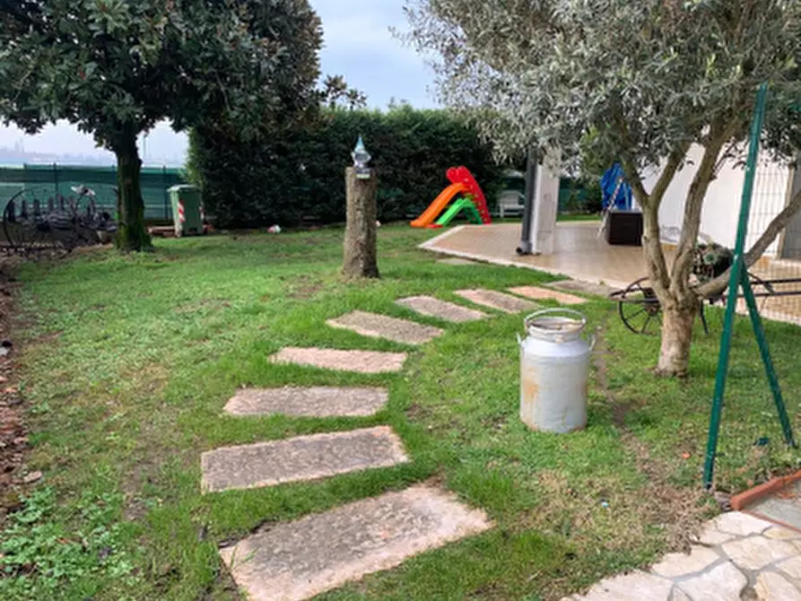 Immagine 6 di Appartamento in vendita  in Via Learco Guerra a Curtatone