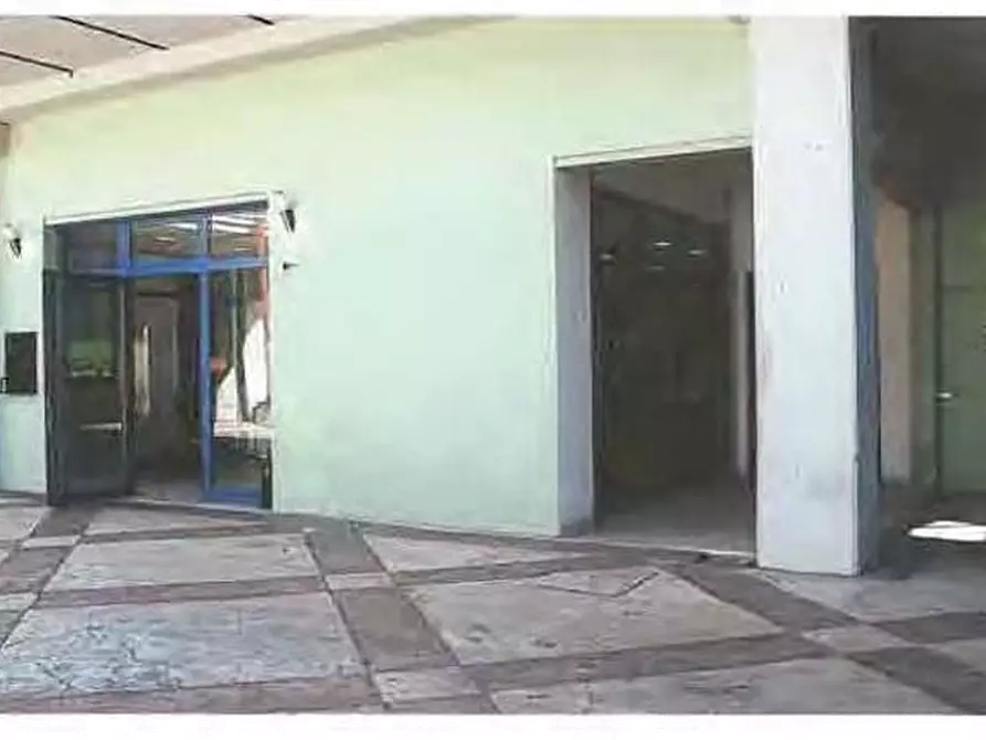 Immagine 1 di Negozio in vendita  in Via Bartocci  a Terni