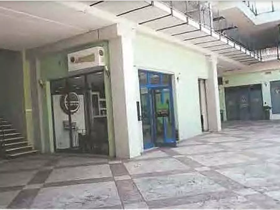 Immagine 2 di Negozio in vendita  in Via Bartocci  a Terni