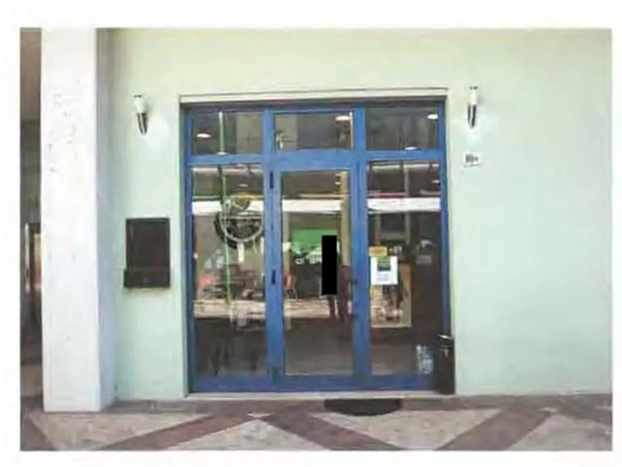 Immagine 3 di Negozio in vendita  in Via Bartocci  a Terni