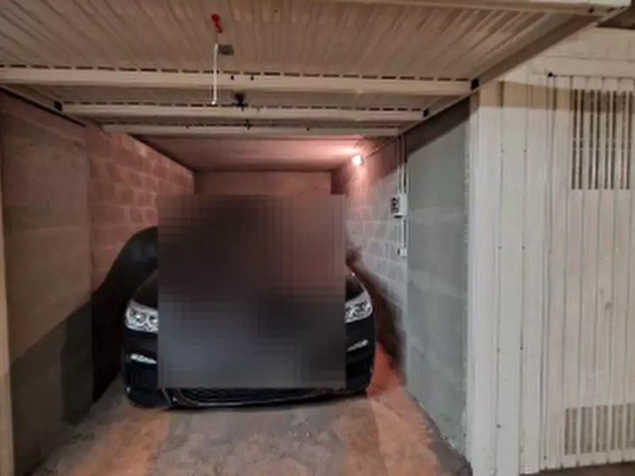 Immagine 1 di Garage in vendita  in Piazza Adriano  a Torino
