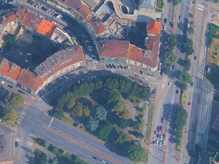 Immagine 2 di Garage in vendita  in Piazza Adriano  a Torino