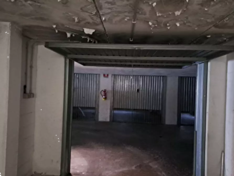 Immagine 1 di Garage in vendita  in Via Roma a Resana