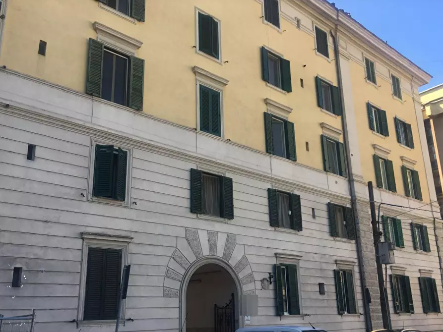 Immagine 2 di Appartamento in vendita  in Via Enrico Chiaradia  a Roma