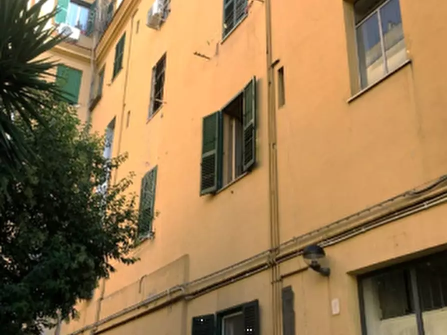 Immagine 2 di Appartamento in vendita  in Via dei Marsi  a Roma