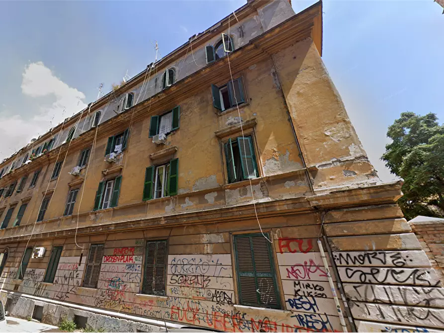 Immagine 4 di Appartamento in vendita  in Via dei Marsi  a Roma