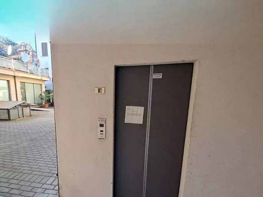 Immagine 9 di Appartamento in vendita  in Via Napoleona a Como