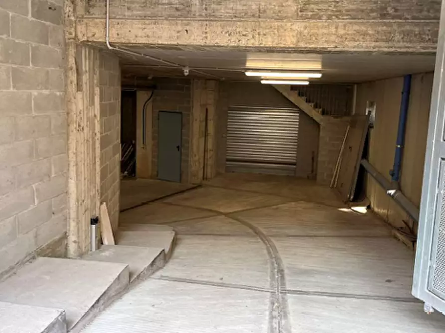 Immagine 4 di Stabile in vendita  in Via G.Matteotti a Settimo Torinese