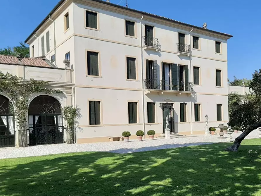 Immagine 3 di Villa in vendita  in Via Albarea a Pianiga