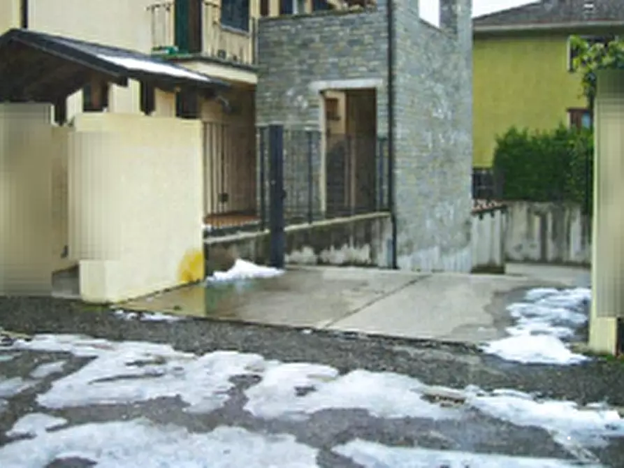 Immagine 2 di Garage in vendita  in Via Vignola a Dervio