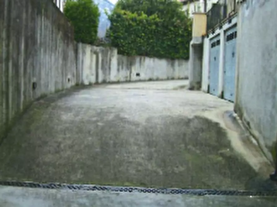 Immagine 1 di Garage in vendita  in Via Vignola a Dervio