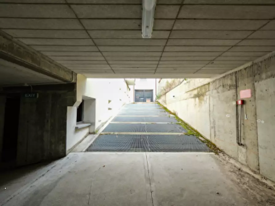 Immagine 1 di Garage in vendita  in Via Dante Alighieri  a Arluno