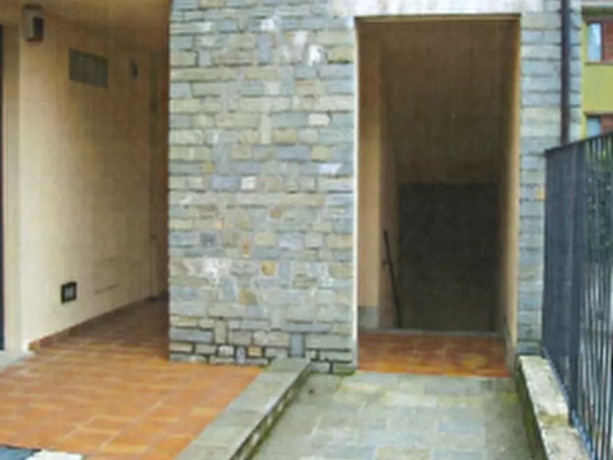 Immagine 2 di Magazzino in vendita  in Via Vignola a Dervio