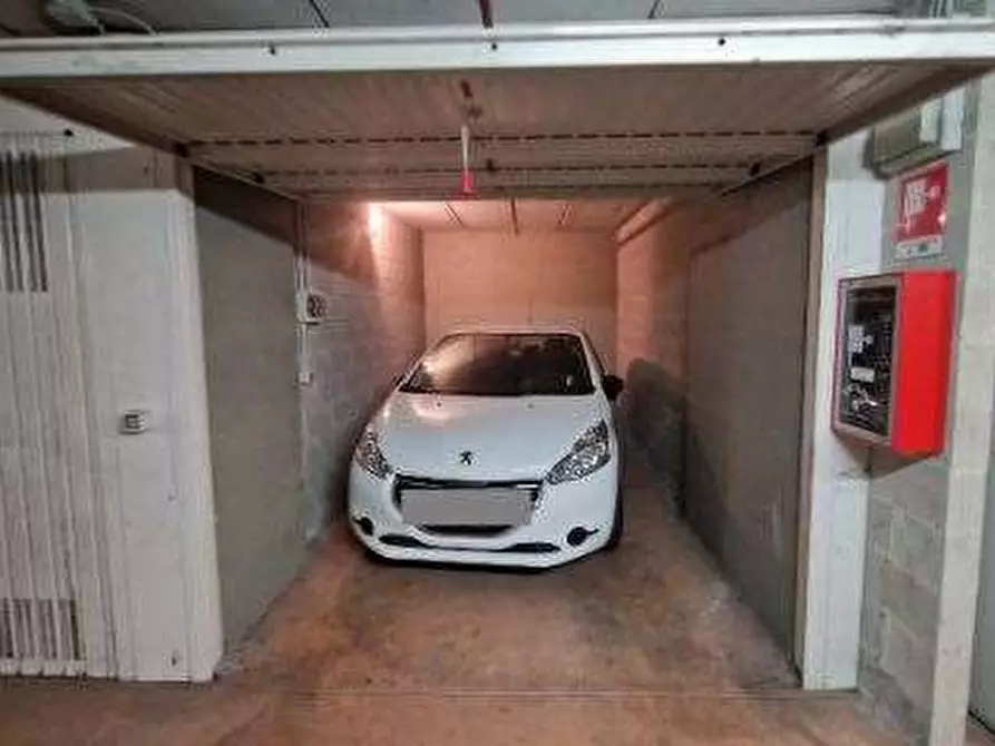 Immagine 1 di Garage in vendita  in Piazza Adriano a Torino