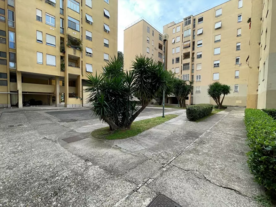 Immagine 1 di Appartamento in vendita  in Via Bova a Roma