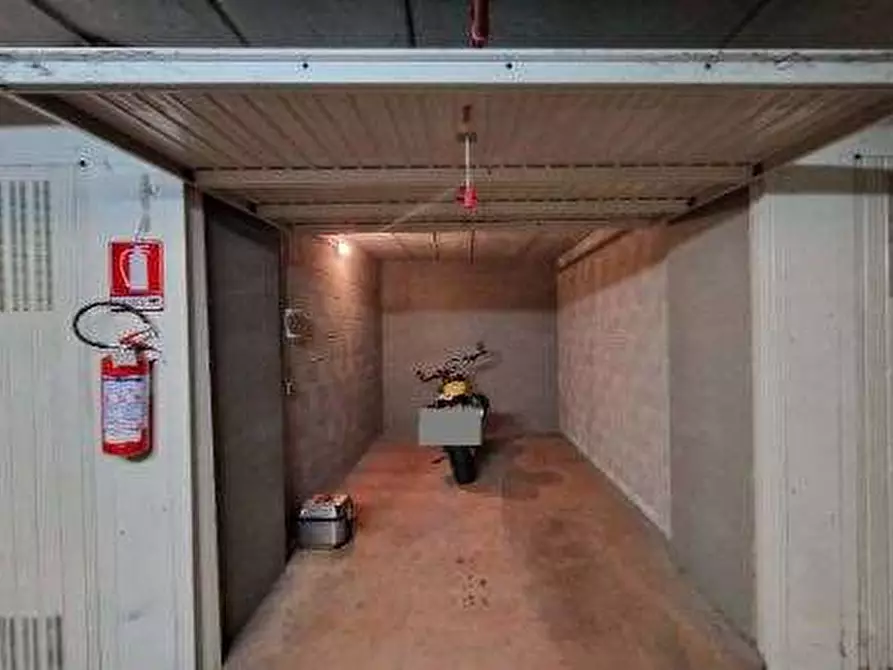 Immagine 1 di Garage in vendita  in Piazza Adriano a Torino