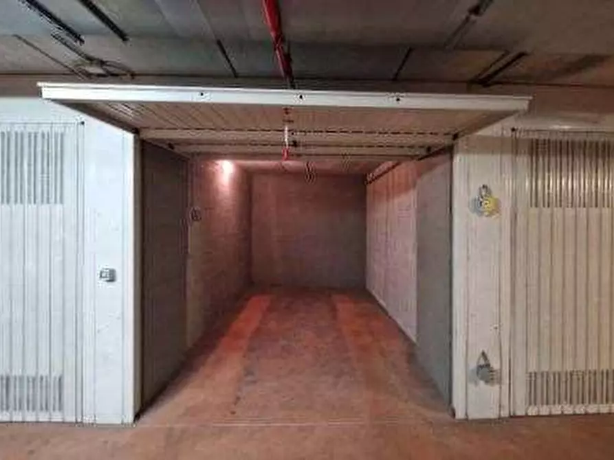 Immagine 1 di Garage in vendita  in Piazza Adriano a Torino