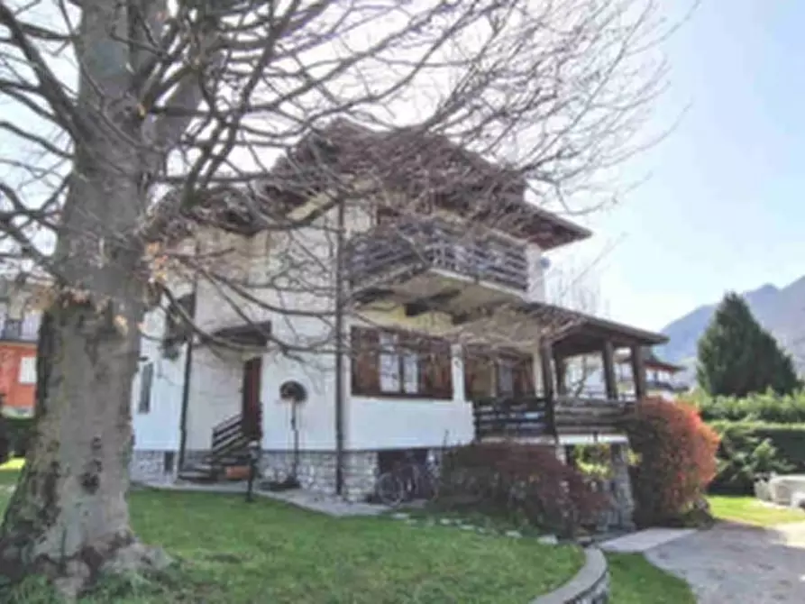 Immagine 2 di Appartamento in vendita  in Via E. De Amicis a Cassina Valsassina