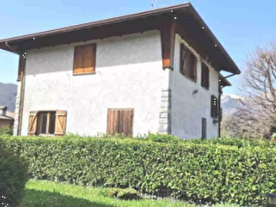 Immagine 3 di Appartamento in vendita  in Via E. De Amicis a Cassina Valsassina