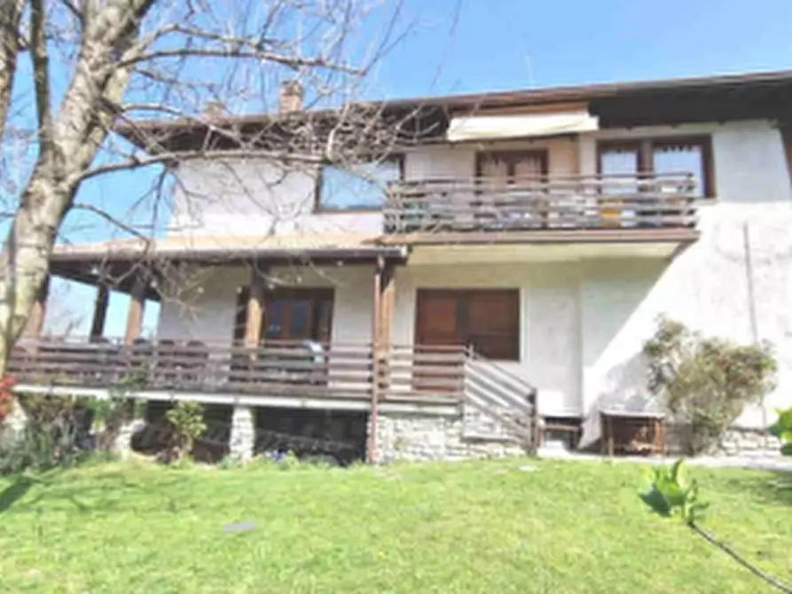 Immagine 1 di Appartamento in vendita  in Via E. De Amicis a Cassina Valsassina