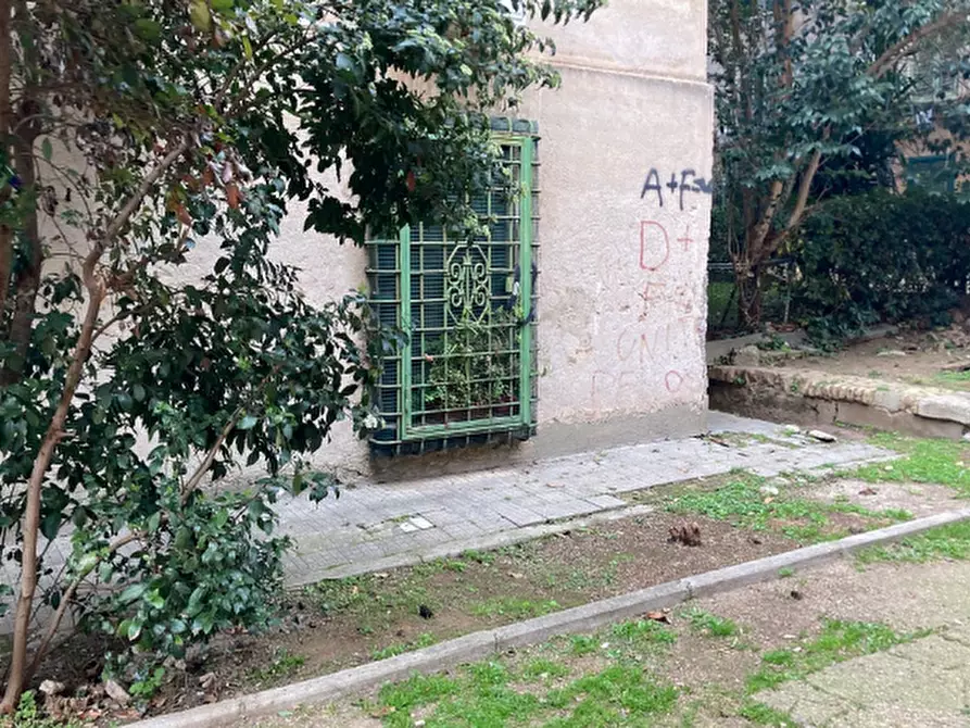Immagine 2 di Appartamento in vendita  in Via Roberto De Nobili a Roma