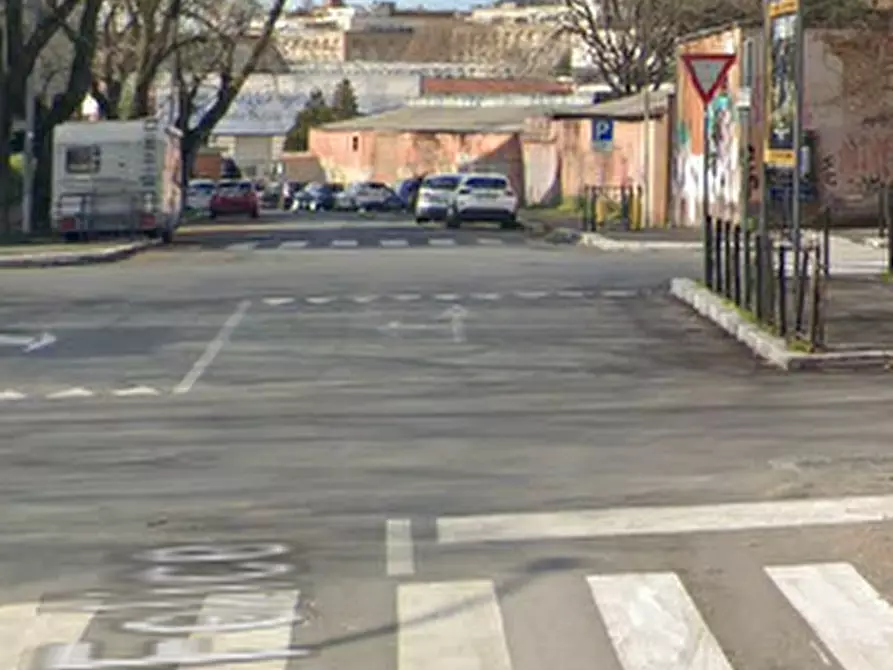 Immagine 8 di Appartamento in vendita  in Via Annio Felice a Roma