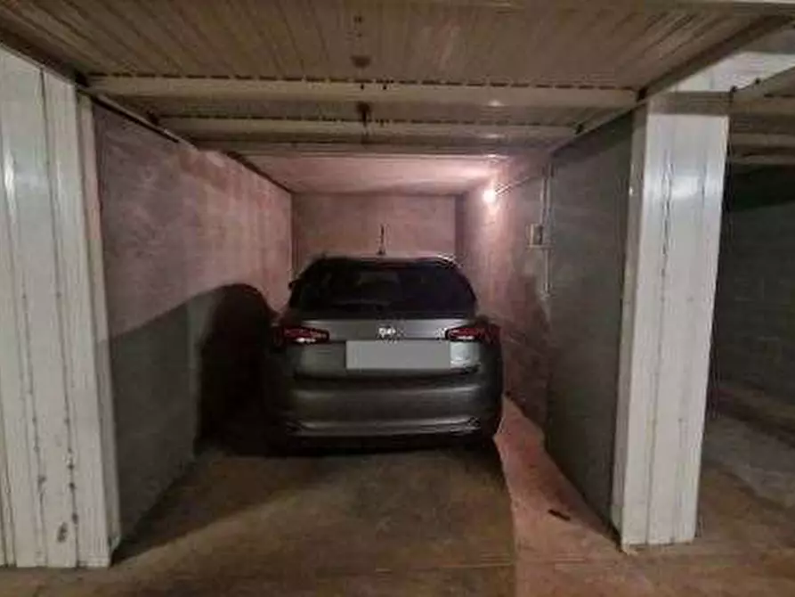 Immagine 1 di Garage in vendita  in Piazza Adriano a Torino
