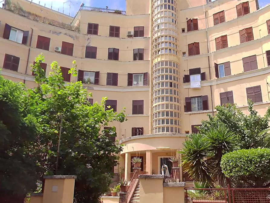 Immagine 2 di Appartamento in vendita  in Via Francesco Orazio da Pennabilli a Roma