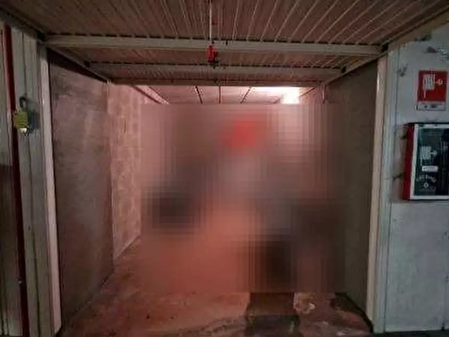Immagine 1 di Garage in vendita  in Piazza Adriano a Torino